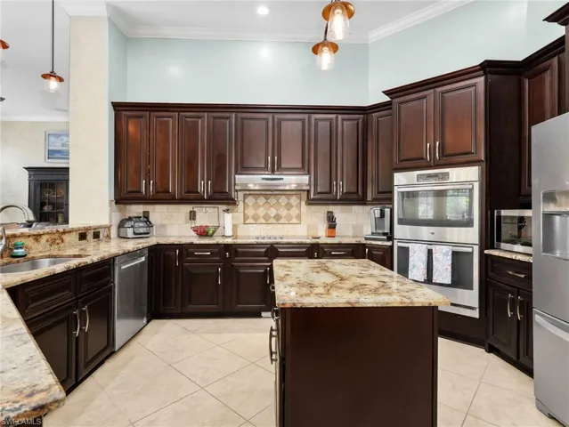 530 13th St Nw, Naples, Florida 34120