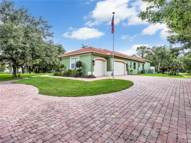 530 13th St Nw, Naples, Florida 34120