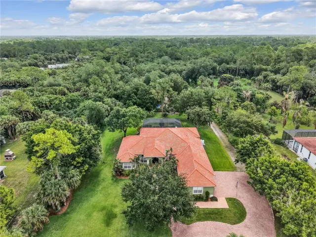 530 13th St Nw, Naples, Florida 34120