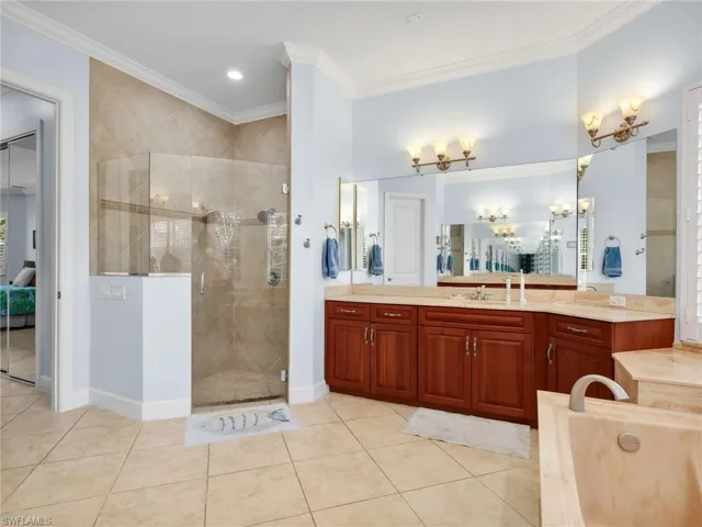 530 13th St Nw, Naples, Florida 34120