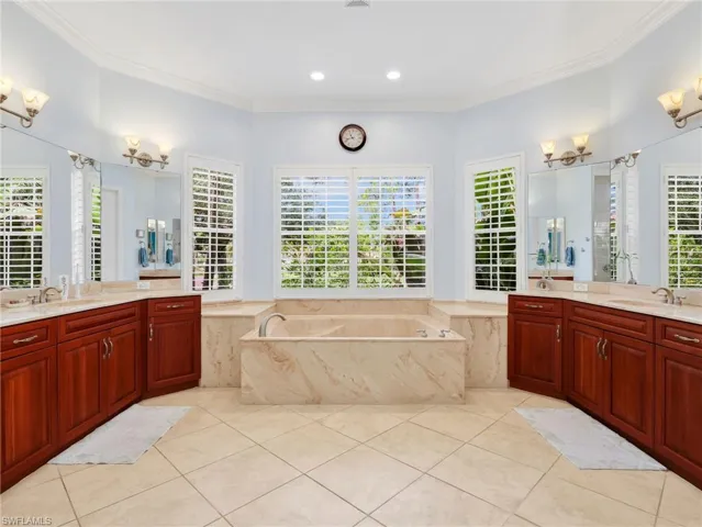 530 13th St Nw, Naples, Florida 34120
