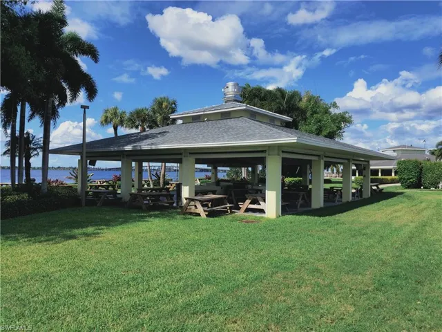 Picnic Pointe at the Marina