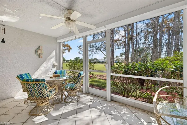 Sunroom / solarium with ceiling fan