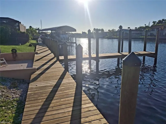 419 Avalon Dr, Cape Coral, Florida 33904