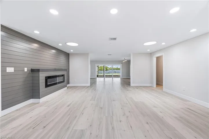 335  Shore  DR, Fort Myers, FL 33905