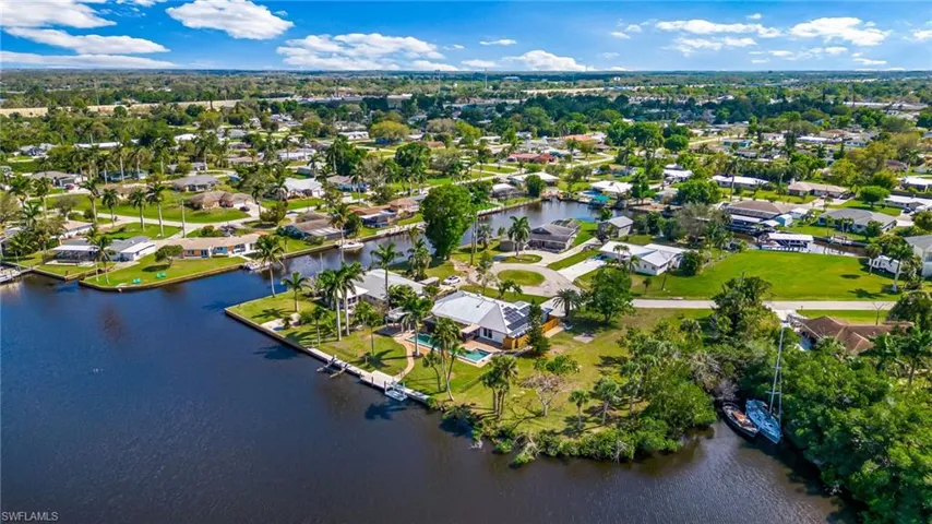 335  Shore  DR, Fort Myers, FL 33905