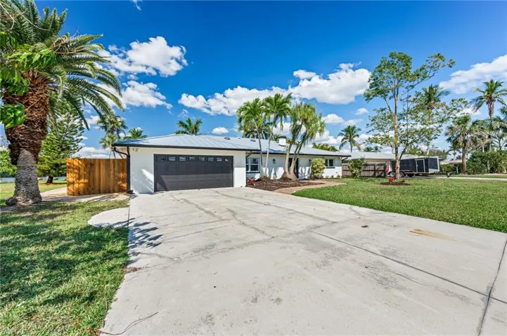 335  Shore  DR, Fort Myers, FL 33905