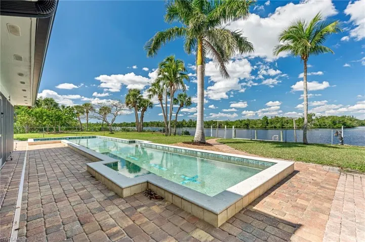 335  Shore  DR, Fort Myers, FL 33905
