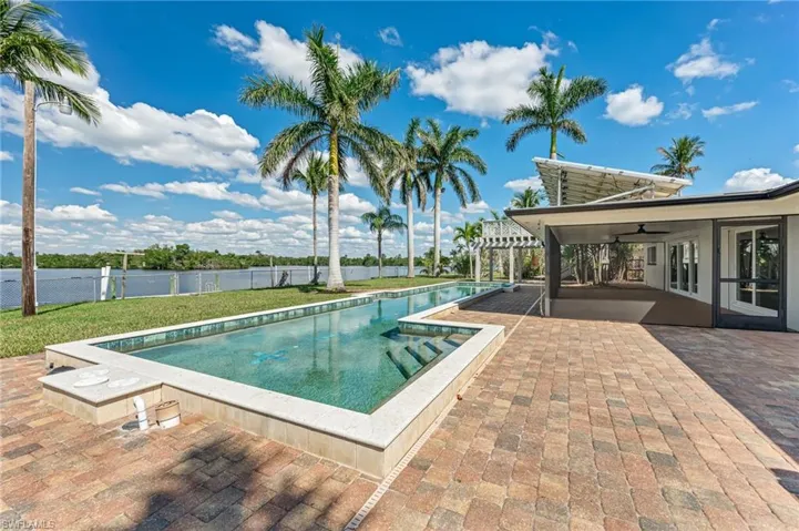 335  Shore  DR, Fort Myers, FL 33905
