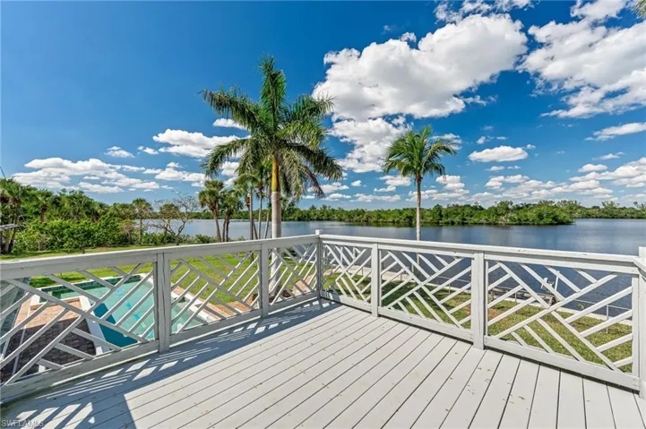 335  Shore  DR, Fort Myers, FL 33905