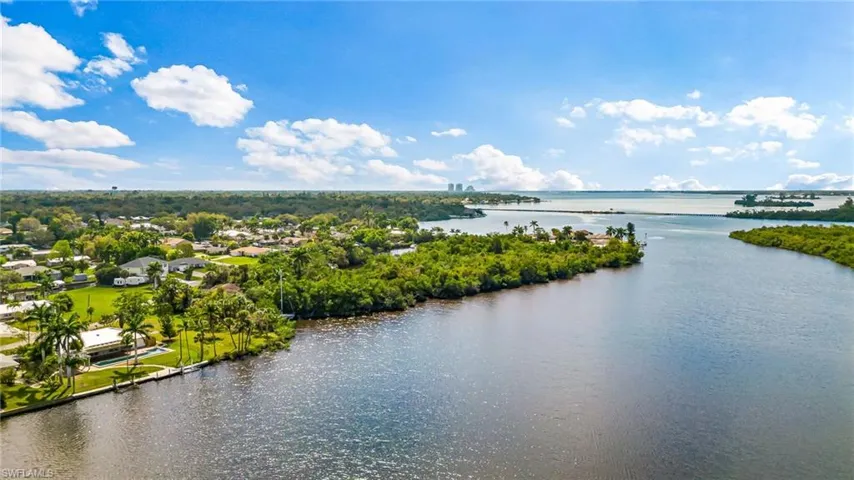 335  Shore  DR, Fort Myers, FL 33905