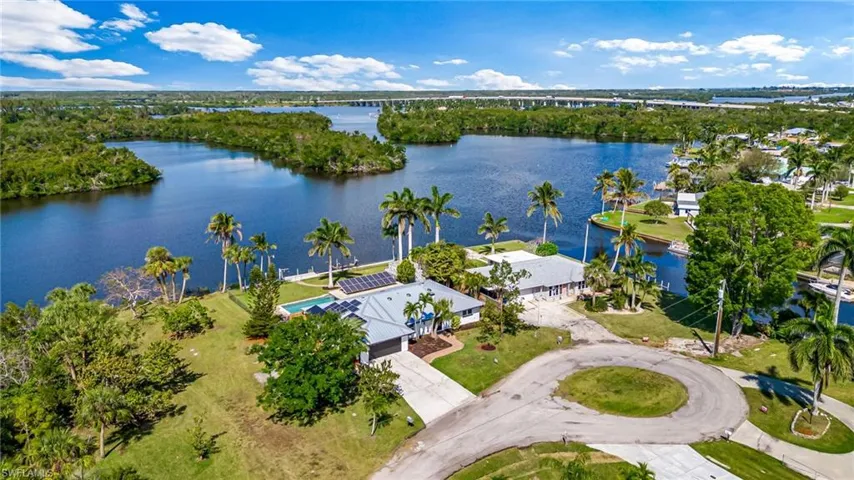 335  Shore  DR, Fort Myers, FL 33905