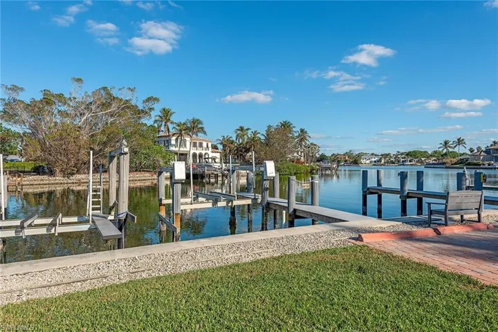 1930  Gulf Shore N BLVD, Naples, FL 34102