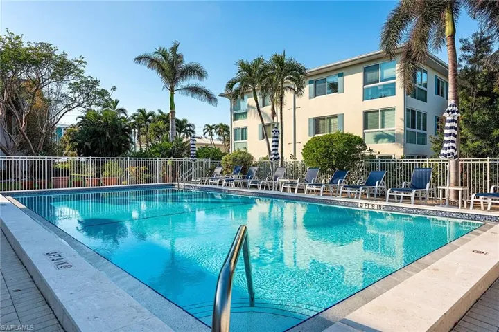1930  Gulf Shore N BLVD, Naples, FL 34102