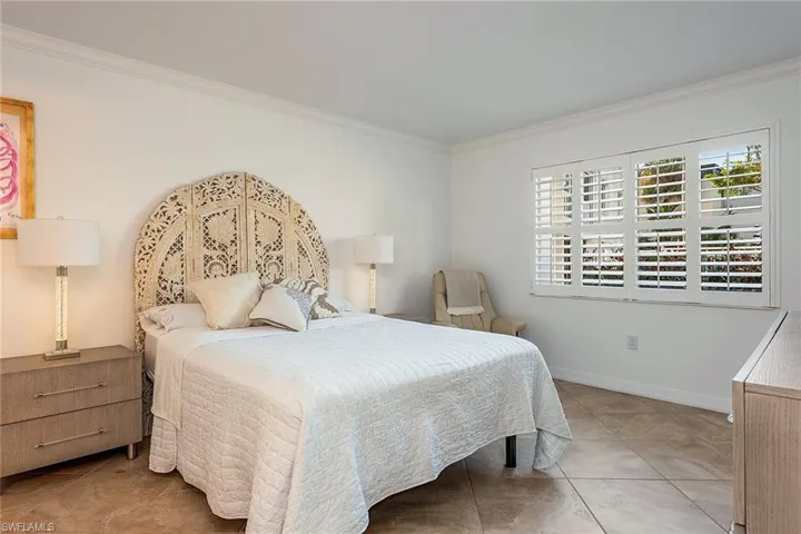 1930  Gulf Shore N BLVD, Naples, FL 34102