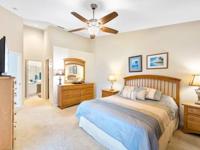 Main bedroom has large walkin closet