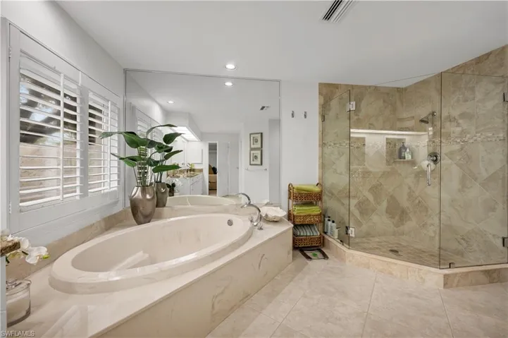 199  Edgemere S WAY, Naples, FL 34105