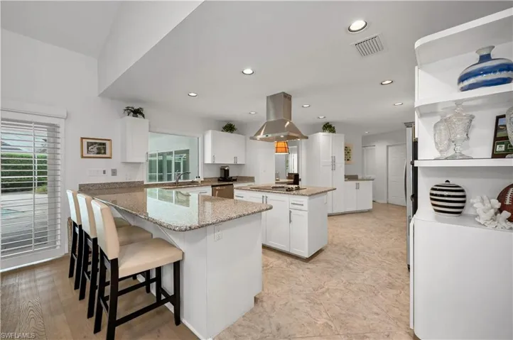 199  Edgemere S WAY, Naples, FL 34105