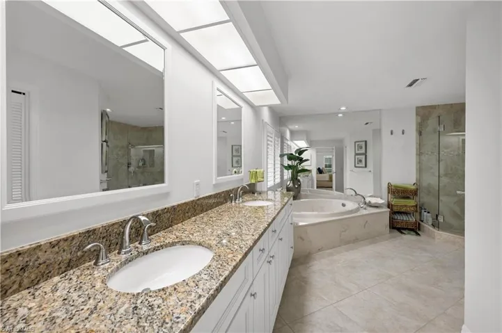 199  Edgemere S WAY, Naples, FL 34105