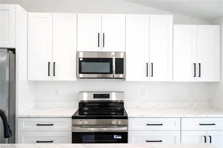 2906 Nw 22nd Ave, Cape Coral, Florida 33993