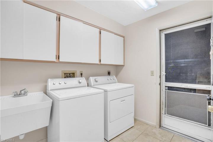 Laundry room with cabinets and wash tub
