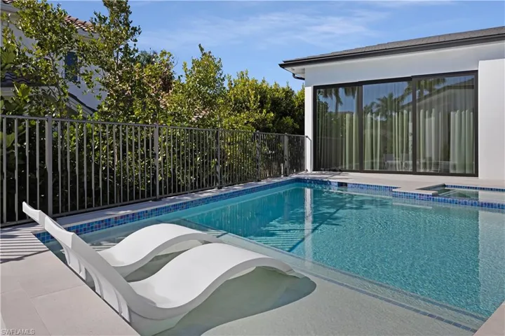 2485 Crayton Rd, Naples, Florida 34103