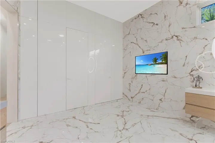 2485 Crayton Rd, Naples, Florida 34103