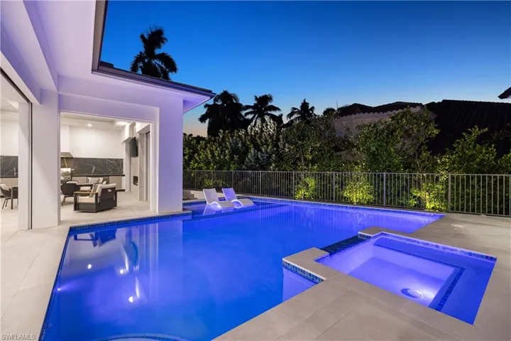 2485 Crayton Rd, Naples, Florida 34103