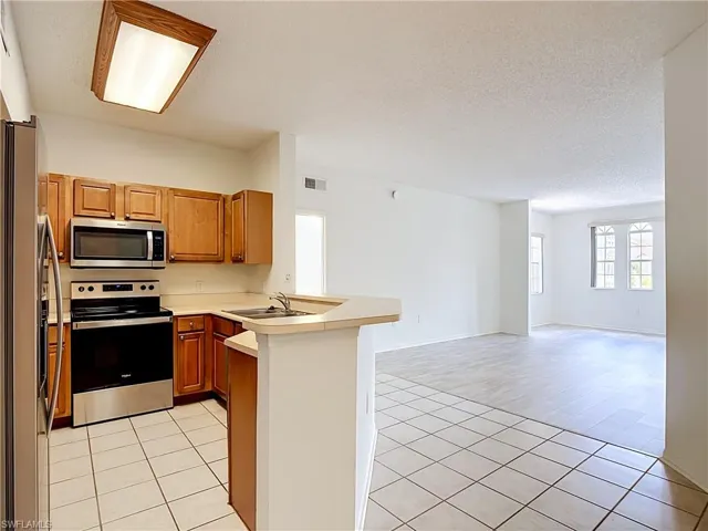 15585 Ocean Walk Cir 204, Fort Myers, Florida 33908
