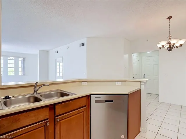 15585 Ocean Walk Cir 204, Fort Myers, Florida 33908