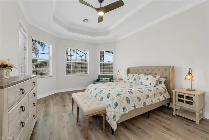 Master BedroomMAster Bedroom/ Natural light/ Lakeview