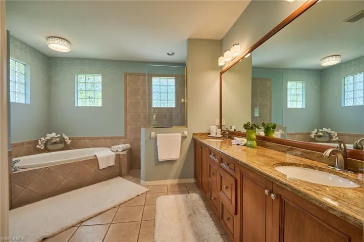 186 Muirfield Cir, Naples, Florida 34113