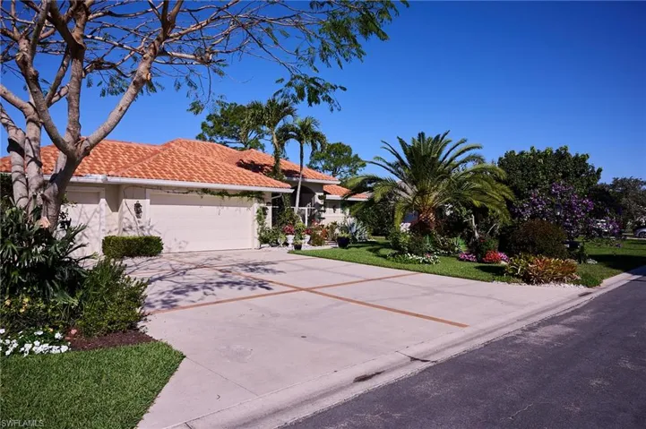 186  Muirfield  CIR, Naples, FL 34113