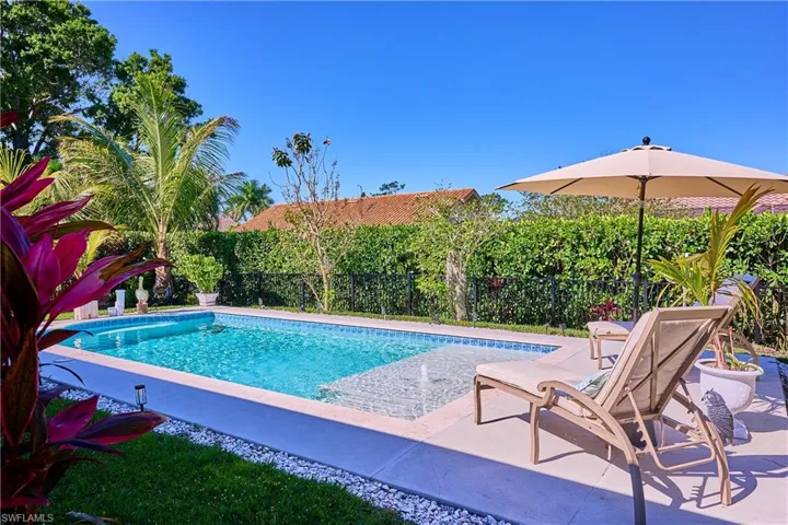 186  Muirfield  CIR, Naples, FL 34113