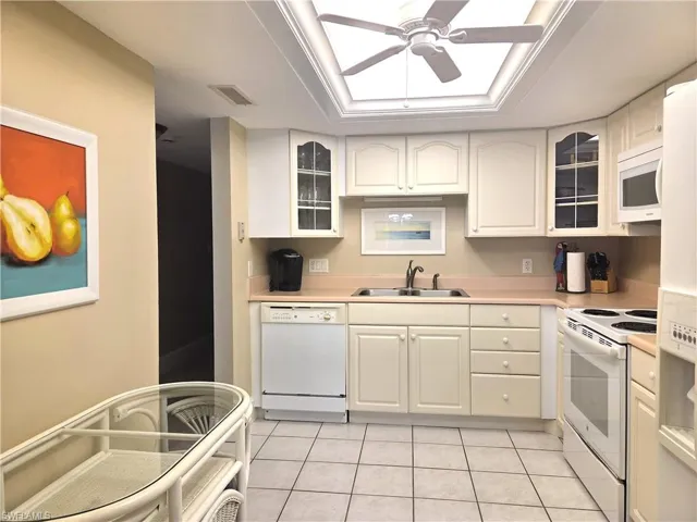 Eat-in kitchen