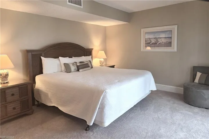 Master Bedroom (Split bedrooms!)