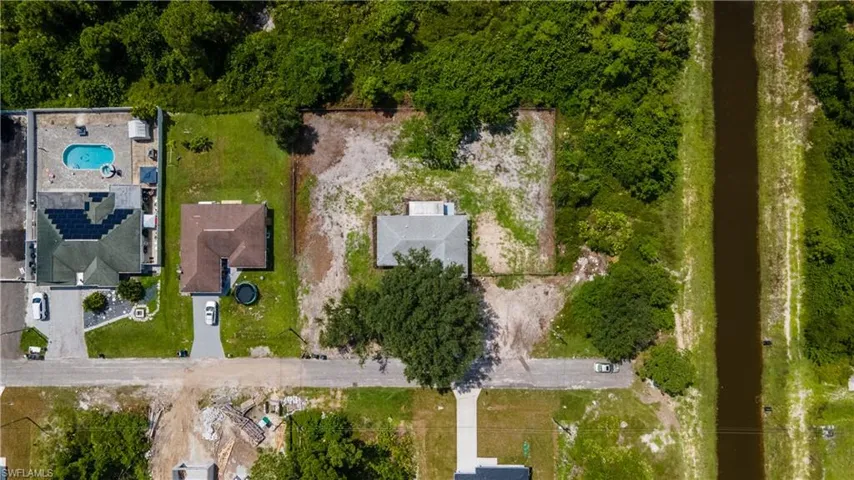 View of property location featuring a pool