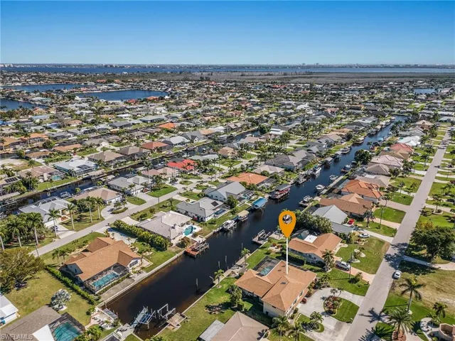 SHORT BOAT RIDE/NO LOCKS/NO BRIDGES/ACCESS TO RIVER AND GULF OF MEXICO VIA TARPON POINT OR JUST CRUISE TO THE RESTAURANTS AT THE WESTIN HOTEL AREA OR CAPE HARBOR OR SANIBEL