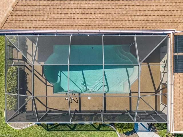 Large pool with plenty of sun room with comfort year round SE exposure