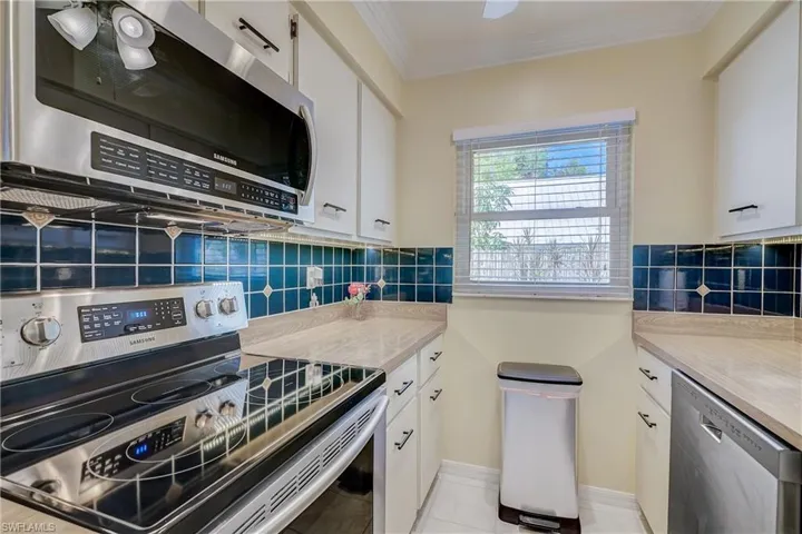 Decorative tile, stainless appliances and ample prep space.