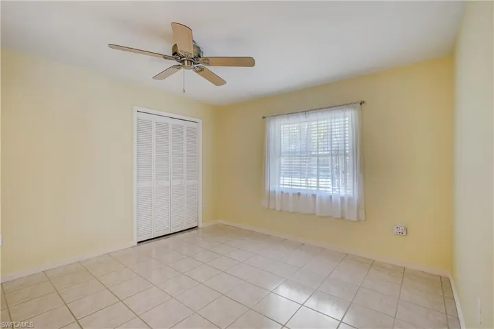 Guest bedroom.