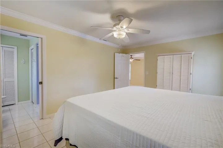 Notice the crown molding!
