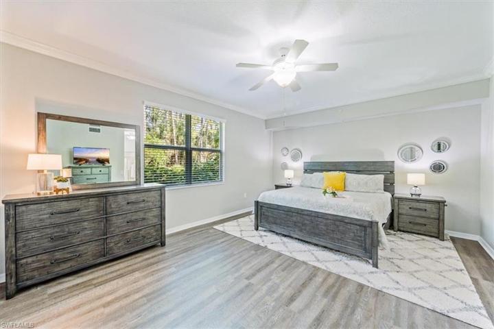 Oversized main bedroom