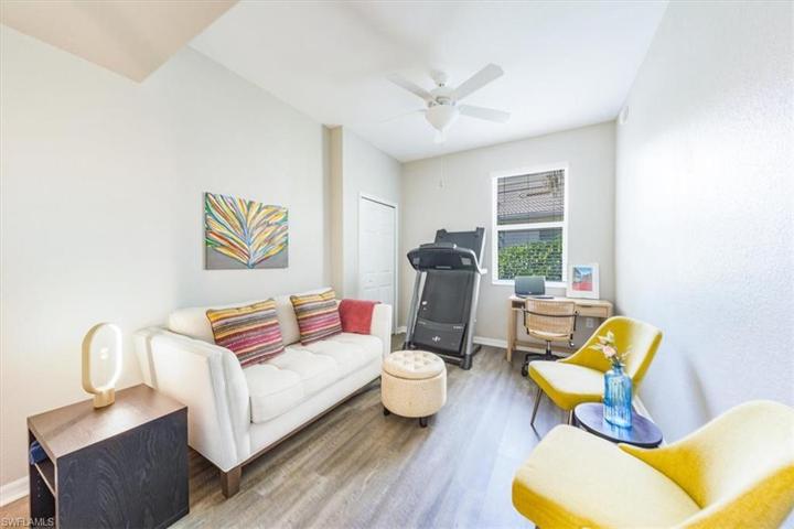 Guest bedroom/den