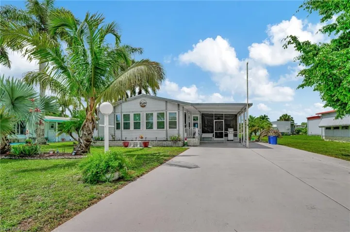 210  Grassy Key  LN, Naples, FL 34114
