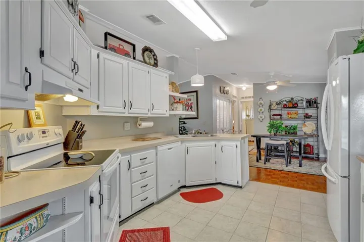 210  Grassy Key  LN, Naples, FL 34114