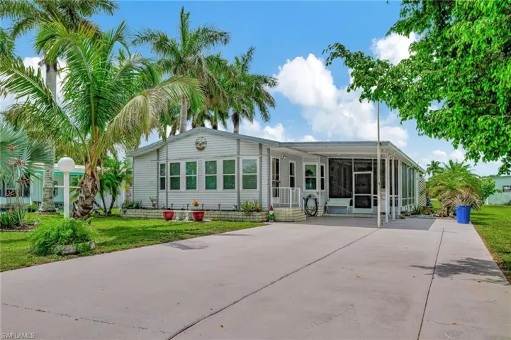 210  Grassy Key  LN, Naples, FL 34114