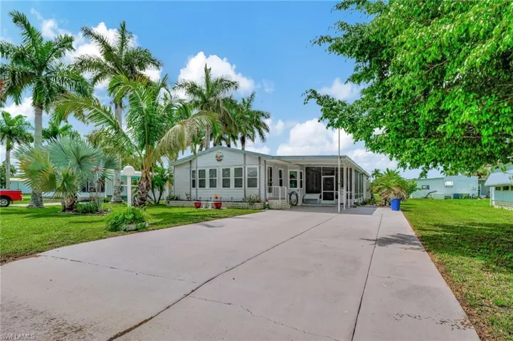 210  Grassy Key  LN, Naples, FL 34114