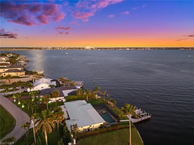 116 Feet of Direct Riverfront