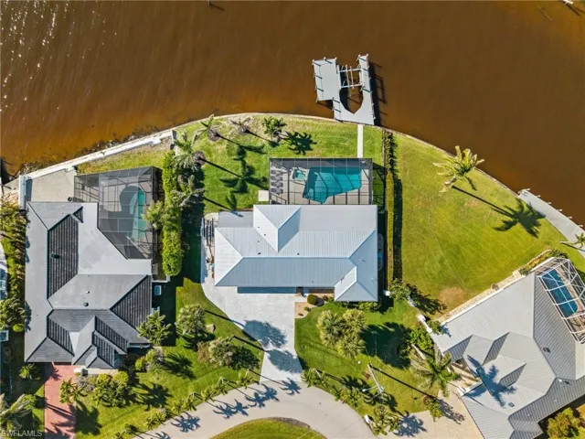 Oversized lot with 116 Feet of Direct Riverfront